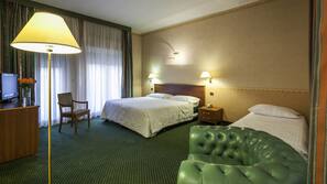 In-room safe, desk, free WiFi