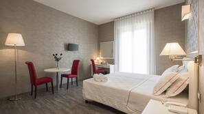 In-room safe, desk, free WiFi