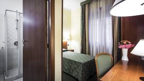 In-room safe, desk, free WiFi