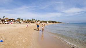 Spiaggia privata, ombrelloni, teli da spiaggia, immersioni subacquee