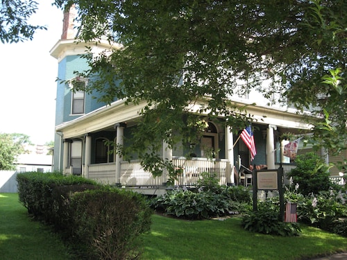 Great Place to stay Bayberry House Bed & Breakfast near Steubenville 