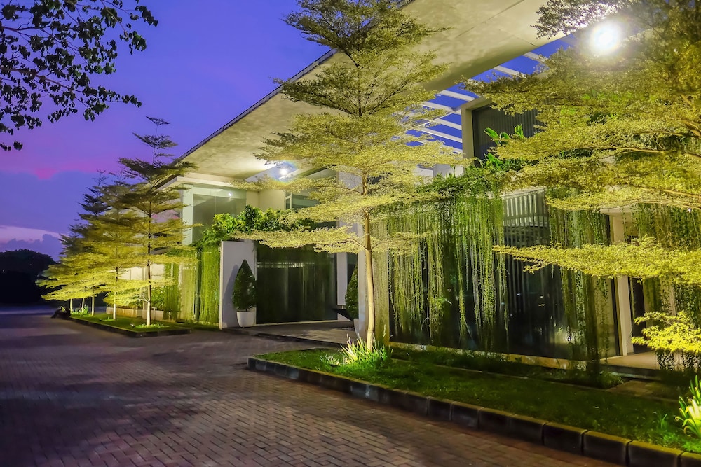 FM7 Resort Hotel Jakarta in Jakarta Best Rates & Deals on Orbitz