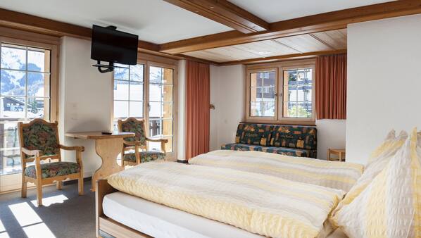 Couette en duvet d'oie, coffre-forts dans les chambres, bureau