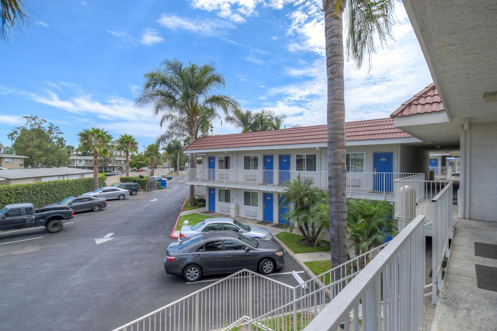Car Hire Newport Beach Car Hire Newport Beach