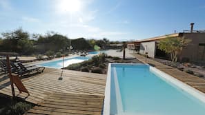 3 piscinas al aire libre