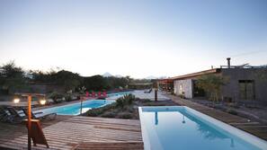 3 piscinas al aire libre