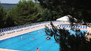 Piscine extérieure (ouverte en saison)