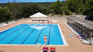Piscine extérieure (ouverte en saison)