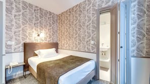 In-room safe, desk, soundproofing, free WiFi