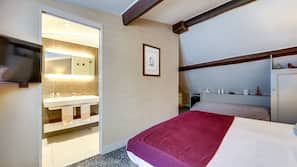 In-room safe, desk, soundproofing, free WiFi