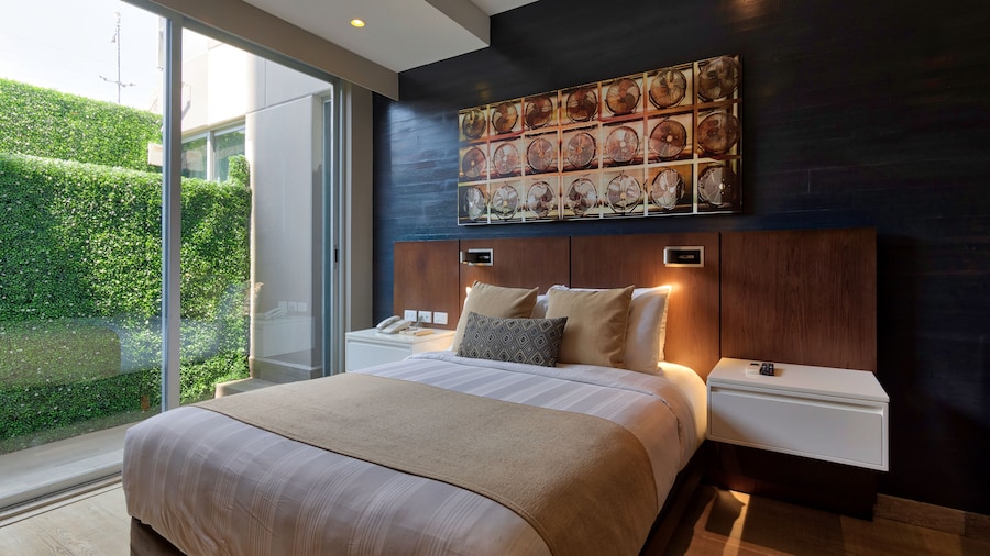 Ventura Hotel & Suites by Dominion