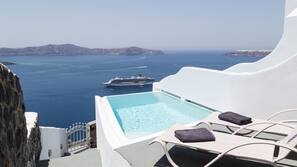 Outdoor pool, pool loungers