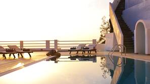 Outdoor pool, pool loungers