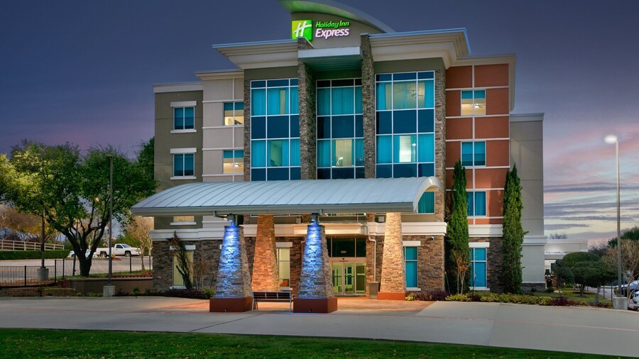 Holiday Inn Express & Suites North Dallas at Preston, an IHG Hotel