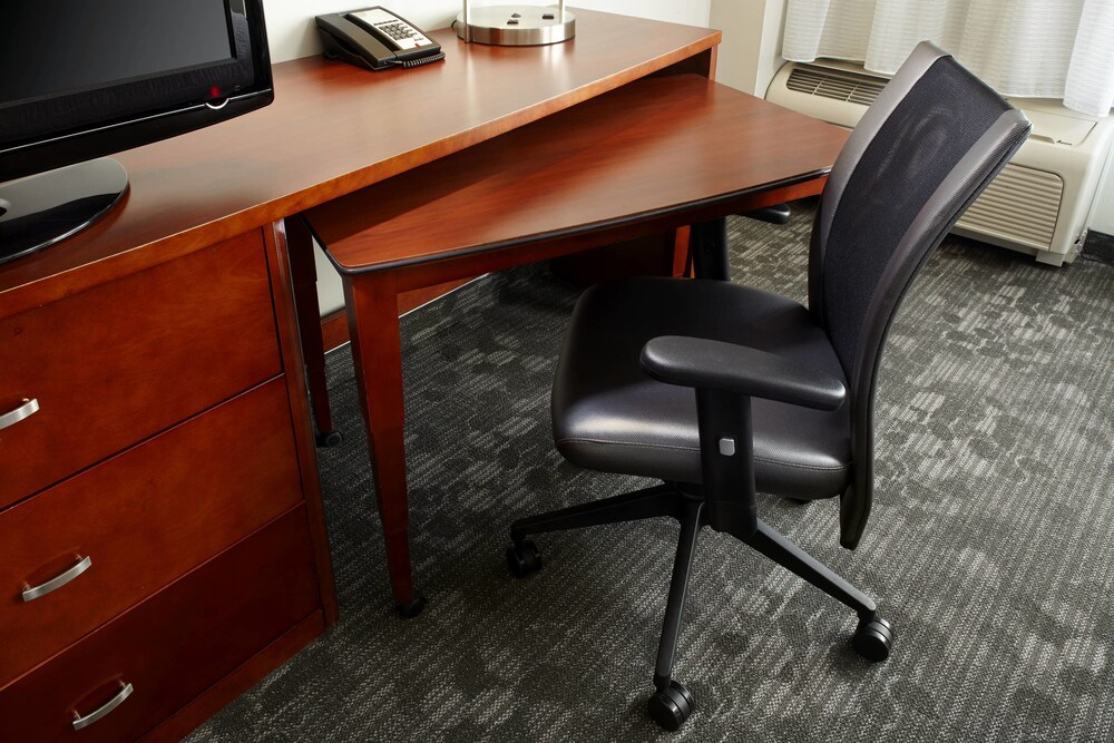 does courtyard marriott have free breakfast