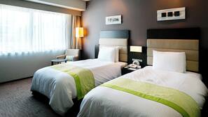 Premium bedding, down duvet, Select Comfort beds, in-room safe