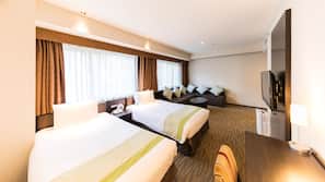 Premium bedding, down duvet, Select Comfort beds, in-room safe