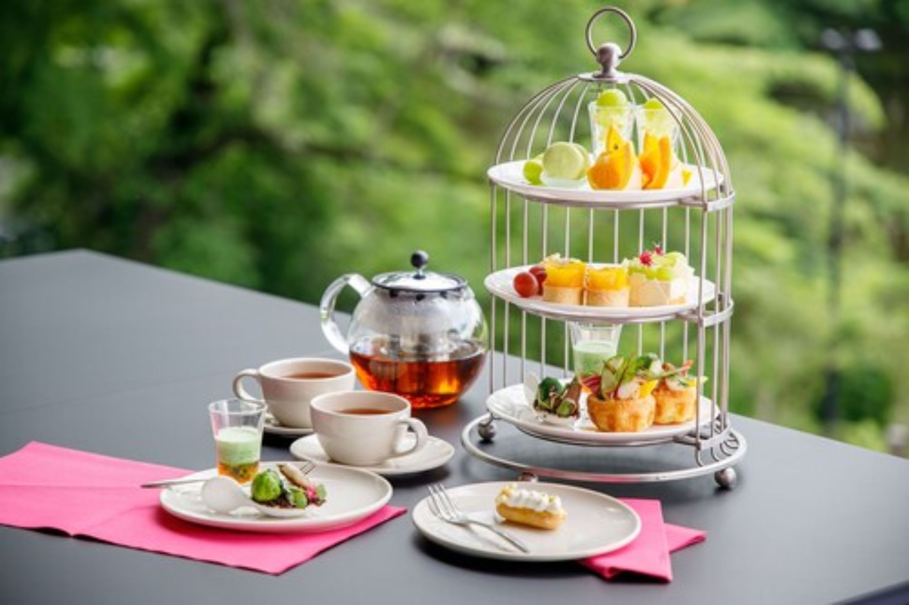 木漏れ日に包まれる軽井沢で、優雅にティータイムを楽しむ旅