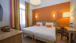 Desk, soundproofing, free cots/infant beds, free WiFi