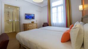 Desk, soundproofing, free cots/infant beds, free WiFi