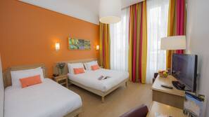 Desk, soundproofing, free cots/infant beds, free WiFi