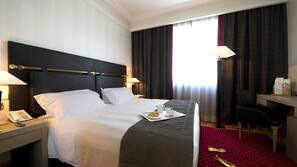 Luxe beddengoed, donzen dekbedden, een kluis op de kamer