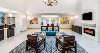La Quinta Inn & Suites by Wyndham Hillsboro