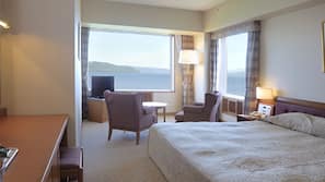 In-room safe, free WiFi, linens