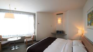 Premium bedding, down duvet, in-room safe, blackout curtains
