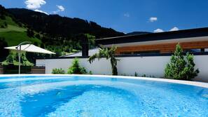 Outdoor pool, pool umbrellas, sun loungers