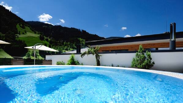 Outdoor pool, pool umbrellas, sun loungers