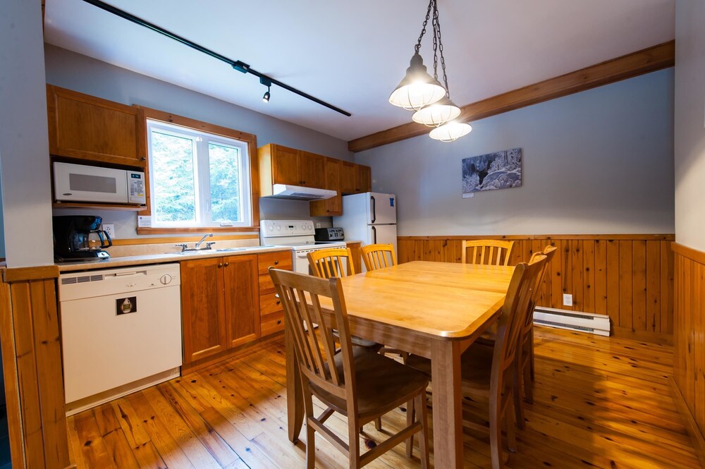 Auberge Le Gite Du Mont Albert Sepaq In Mont Albert Hotel Rates