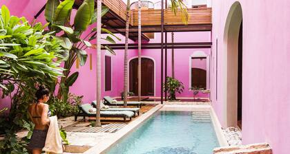 Rosas & Xocolate Boutique Hotel