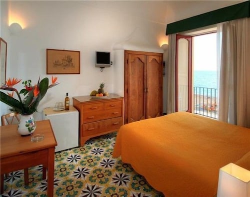La Caravella Positano Beach Residence 2018 Room Prices Deals La Caravella Positano Beach Residence 0 Out Of 5 Exterior Featured Image Guestroom