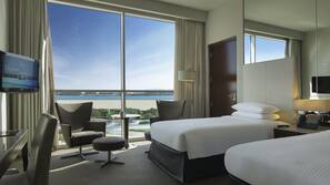 Down duvet, in-room safe, desk, blackout curtains