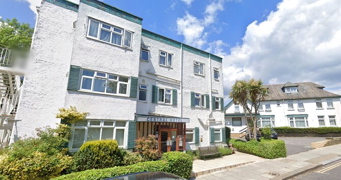 Oyo セントラル ホテル ゴールダーズ グリーン 口コミ 部屋写真 料金 お得情報 エクスペディア