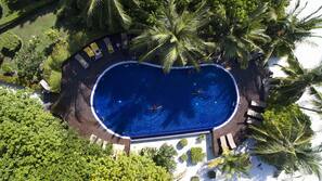 Outdoor pool, pool umbrellas, sun loungers