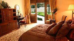 In-room safe, iron/ironing board, free WiFi