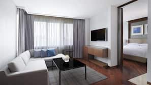 Minibar, in-room safe, individually decorated, individually furnished