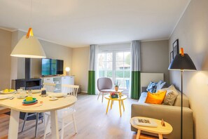 Apartment (Type 5) | Living area | 81-cm flat-screen TV with satellite channels, TV, foosball