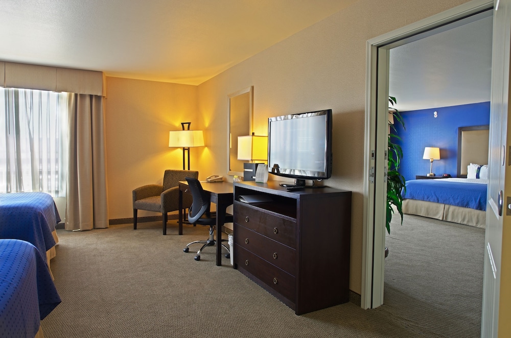 Holiday Inn Hotel Suites Phoenix Airport In Phoenix Hotel
