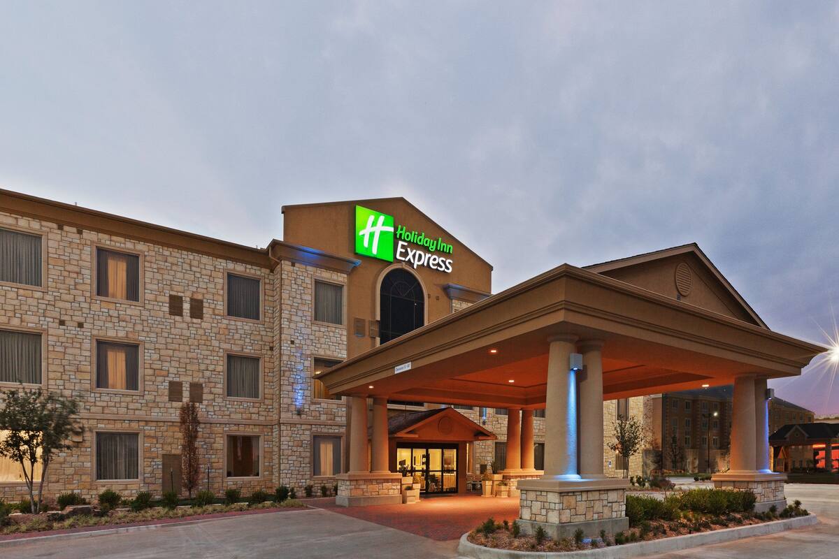 Holiday Inn Express Hotel Suites Oklahoma City Northwest In Oklahoma City Ok Expedia