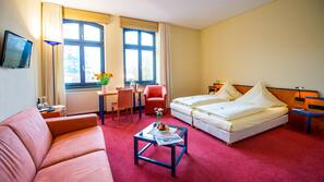 Minibar, Schreibtisch, Bügeleisen/Bügelbrett