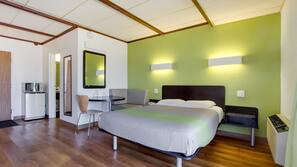 Free WiFi, linens