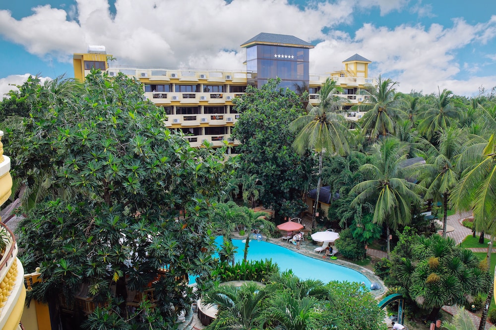 Paradise Garden Resort Hotel & Convention Center: 2019 Room Prices $95