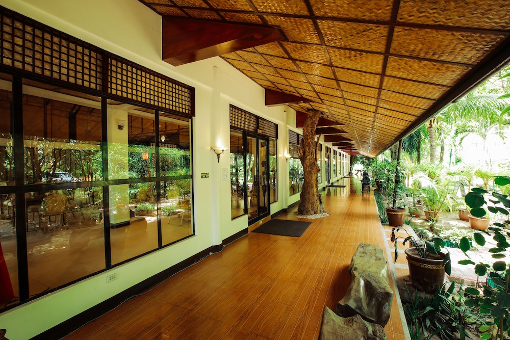 Paradise Garden Resort Hotel & Convention Center: 2019 Room Prices $95