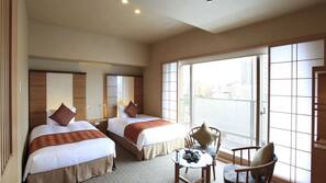 In-room safe, desk, laptop workspace, soundproofing