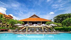 Outdoor pool, pool umbrellas, sun loungers