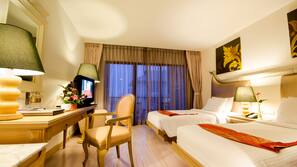 Minibar, in-room safe, free WiFi, bed sheets