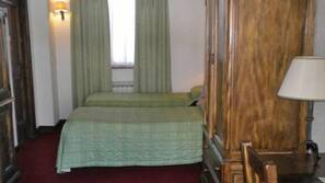 Minibar, coffre-forts dans les chambres, bureau